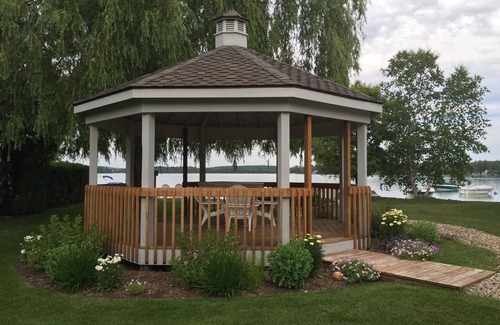 Petoskey Condo | Lakeside Club #1 - Beautiful Condo Overlooking Round Lake!