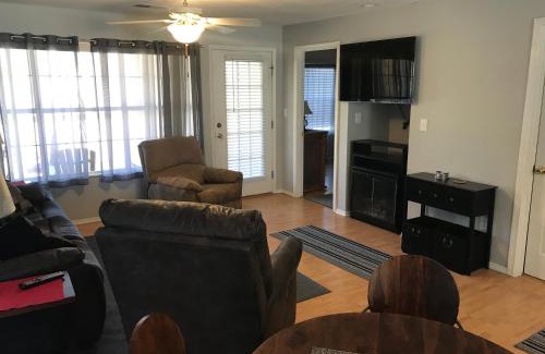 Branson Apartment | Lakeside Condo on Lake Taneycomo
