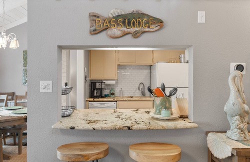Horseshoe Bay Condo | Lakeside condo Retreat in Horseshoe Bay
