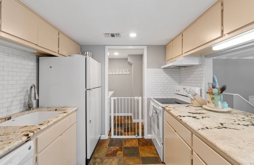 Horseshoe Bay Condo | Lakeside condo Retreat in Horseshoe Bay
