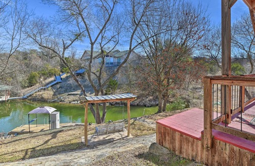 Granbury Cottage | Lakeside Cottage: Boat Dock & Spacious Decks!
