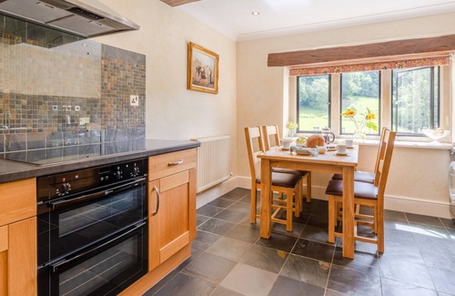 Cranham Cottage | Lakeside Cottage, Cranham, Near Cheltenham - sleeps 4 guests in 2 bedrooms