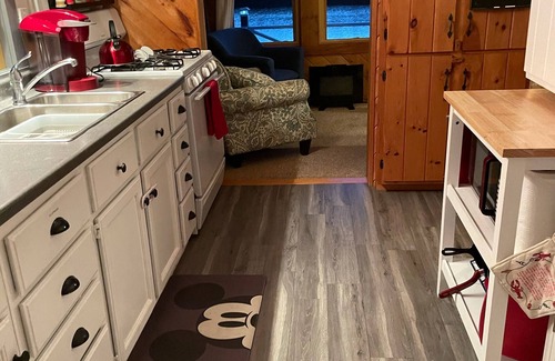 Weeks Mills Cottage | Lakeside Cottage for family fun