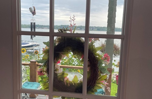 Sennett House | Lakeside Cottage in Historic Seneca Falls
