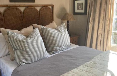 Mpofana Apartment | Lakeside Cottage on Spring Grove