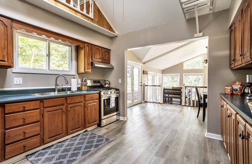 Monticello Cottage | Lakeside Cottage w/Spacious Multi-level Deck and Outdoor Living Space