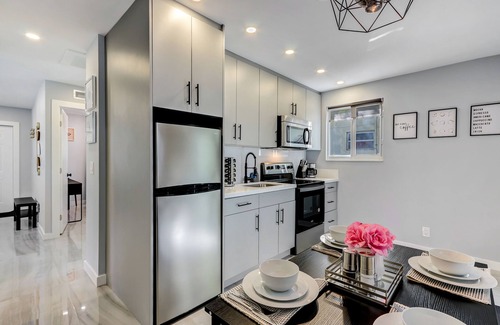 Hallandale Beach Apartment | Lakeside Dream: Trendy design & Near Beach