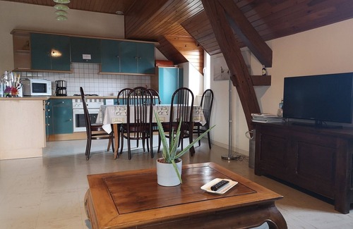 Saint-Plantaire Cottage | Lakeside Eguzon-Chantome, charming Cottage * ideal 2/4 people, beach 500m