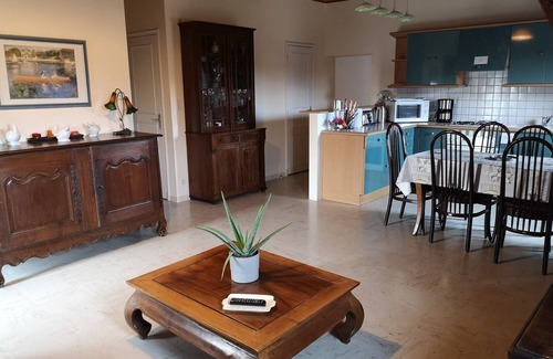 Saint-Plantaire Cottage | Lakeside Eguzon-Chantome, charming Cottage * ideal 2/4 people, beach 500m