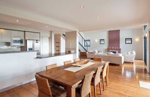 Dunsborough House | Lakeside Escape on the 18th Fairway (STRA628134PPJ55S)