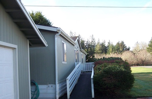 Ilwaco House | Lakeside Family Home on Cranberry Farm!