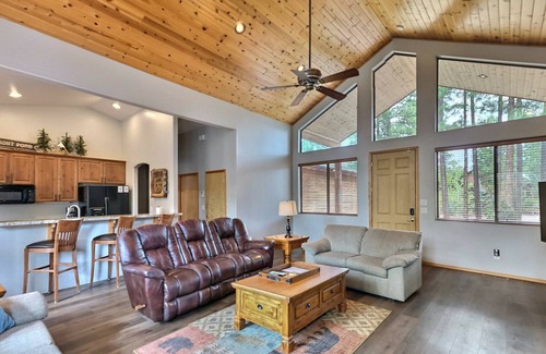 Lakeside House | Lakeside Gated Community, 3 bedrooms, 2 miles from Lake