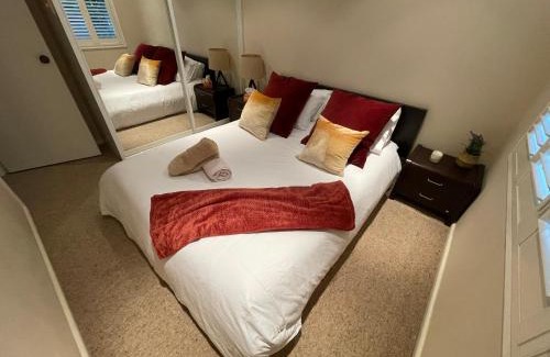San Remo House | Lakeside Gem - Lakeview Holiday Home