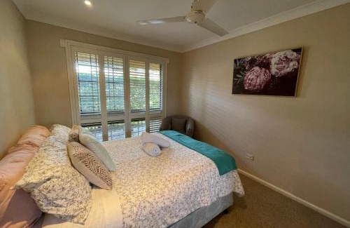 San Remo House | Lakeside Gem - Lakeview Holiday Home