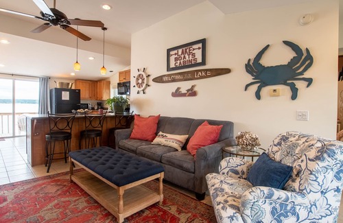Seneca Falls Cottage | Lakeside Getaway - Modern Living At The Lake's Edge