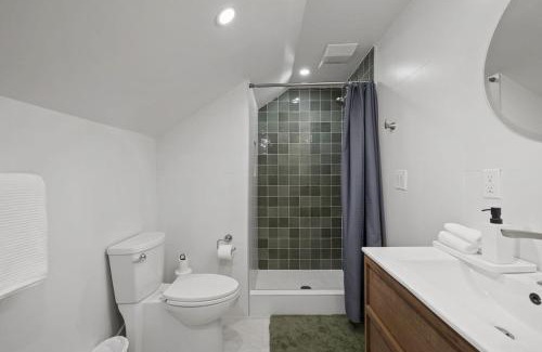 Walton Park Apartment | Lakeside Haven - Ultimate Relaxation Spot