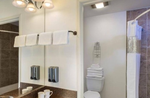 Wahweap Resort | Lakeside Haven:Water Activities in Wahweap,2 Family Friendly Units,Onsite Pool