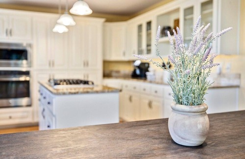 Rogers House | Lakeside Hideaway - Lake House Cabin with Views