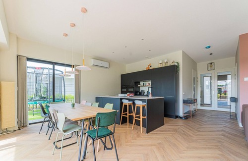 Zeewolde House | Lakeside home with a Jetty