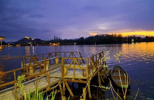 Sudarbal House | LakeSide Homestay Srinagar