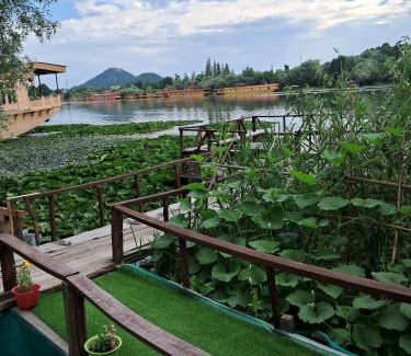 Sudarbal House | LakeSide Homestay Srinagar