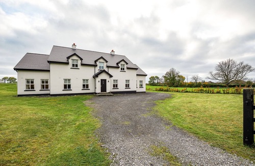 Tudenham House | Lakeside Country Home