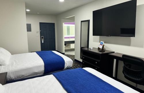 Lone Star Hotel | Lakeside Inn and Suites