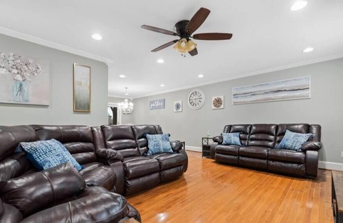 Mount Mourne House | “Lakeside Landing”- Home w/ Pool Near Lake Norman