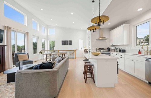 Dry Ridge House | Lakeside Landing - Near Ark - with Hot Tub
