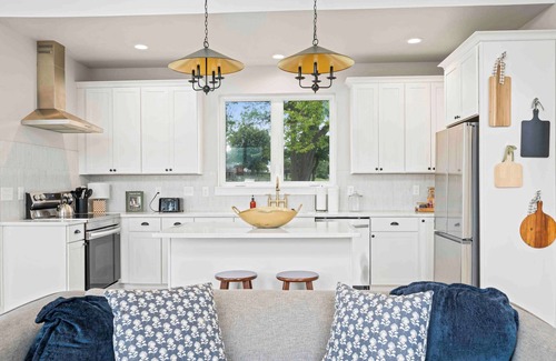 Dry Ridge House | Lakeside Landing - Near Ark - with Hot Tub