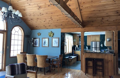 Ludlow House | LAKESIDE LIVINGnFire Pit, Canoes, Kayaks on site. Close to many historical sites