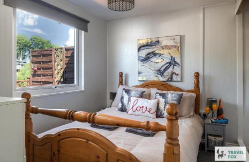 Bont Newydd House | Lakeside Lodge