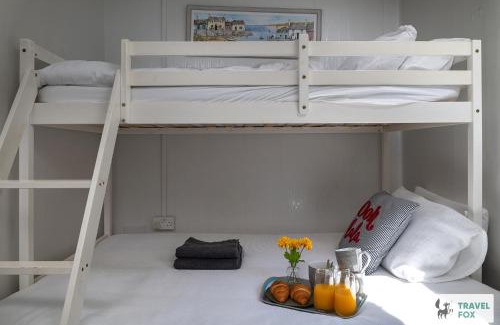 Bont Newydd House | Lakeside Lodge