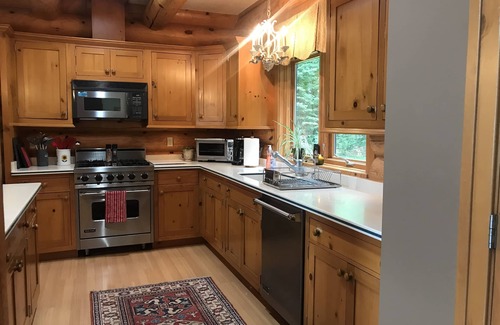 Conover House | Lakeside Lodge Vacation Rental. See discounts below for less than 12 people.