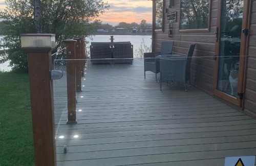Tattershall Resort | Lakeside lodge with Hot Tub