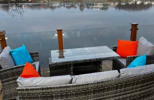 Tattershall Resort | Lakeside lodge with Hot Tub