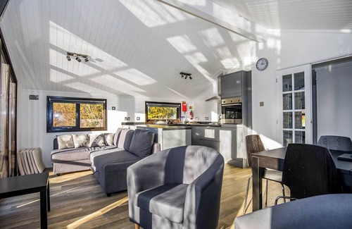 Dilton Marsh Ski Chalet | Lakeside Lodges (Pet)