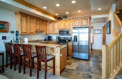 Ogden House | Lakeside Lodging | Lake Views | Hot Tub (LS65)