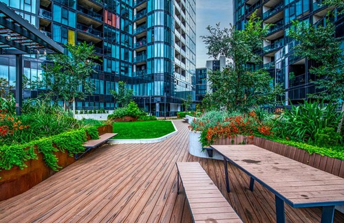 Belconnen Hotel | Lakeside Luxe, Free parking, AIS, Spa, Gym, Sauna and Pool