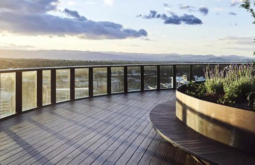Belconnen Hotel | Lakeside Luxe, Free parking, AIS, Spa, Gym, Sauna and Pool