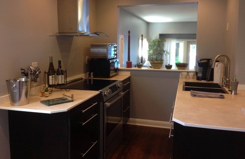Lakewood House | Lakeside Luxury - Chic Apartment in Lakefront Home