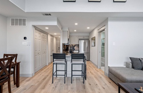 Briarcliff Condo | Lakeside Luxury Condo w/Wake Surf Boat, Pool, Hot Tub, 35min From Austin