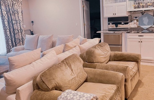Culver Condo | Lakeside Luxury Condo Walk to Beach & Downtown Culver