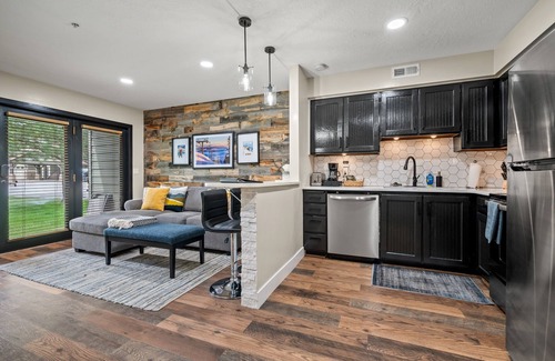 Ogden Condo | Lakeside Luxury | Pool | Hot Tub | Pickleball