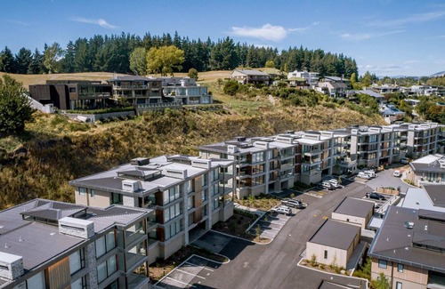Wanaka Apartment | Lakeside Luxury Studio Apartment