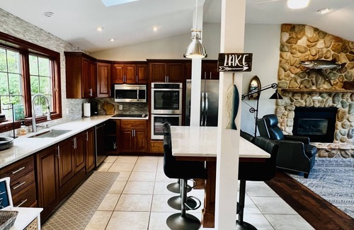 Plymouth House | Lakeside luxury. Walk to Road America + Hot Tub
