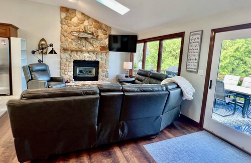 Plymouth House | Lakeside luxury. Walk to Road America + Hot Tub