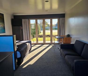 Te Anau Hotel | Lakeside Motel & Apartments