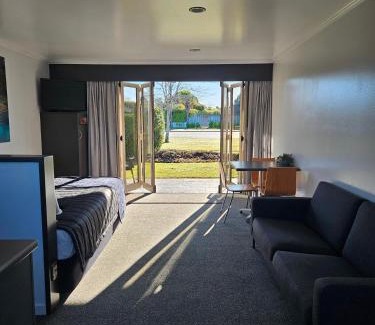 Te Anau Hotel | Lakeside Motel & Apartments