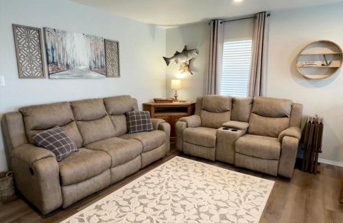 Kingston Hotel | Lakeside Motel, Cabins and RV